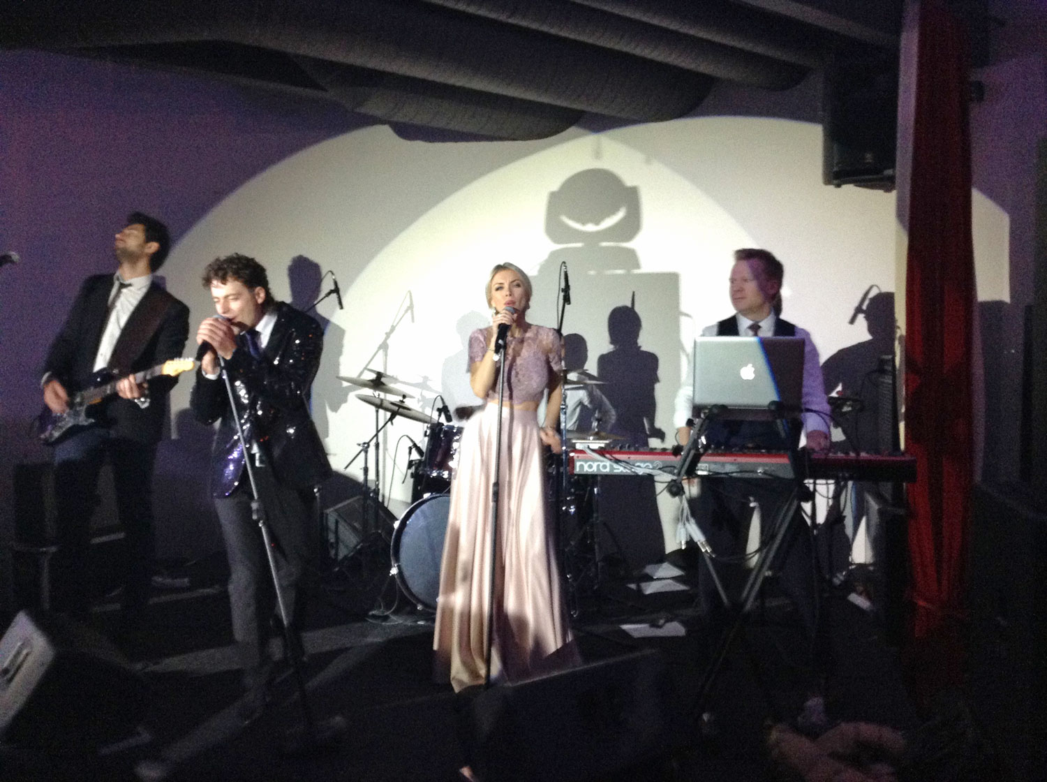 Выступление кавер-группы «Русский Бит»  на свадьбе в ресторане «Октябрь Event Hall».